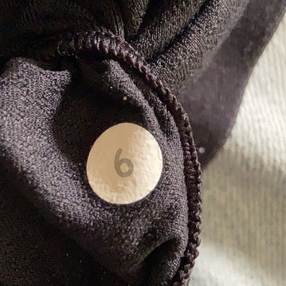 Lululemon Aria Black and White Tank 4100 - Picture 10 of 10